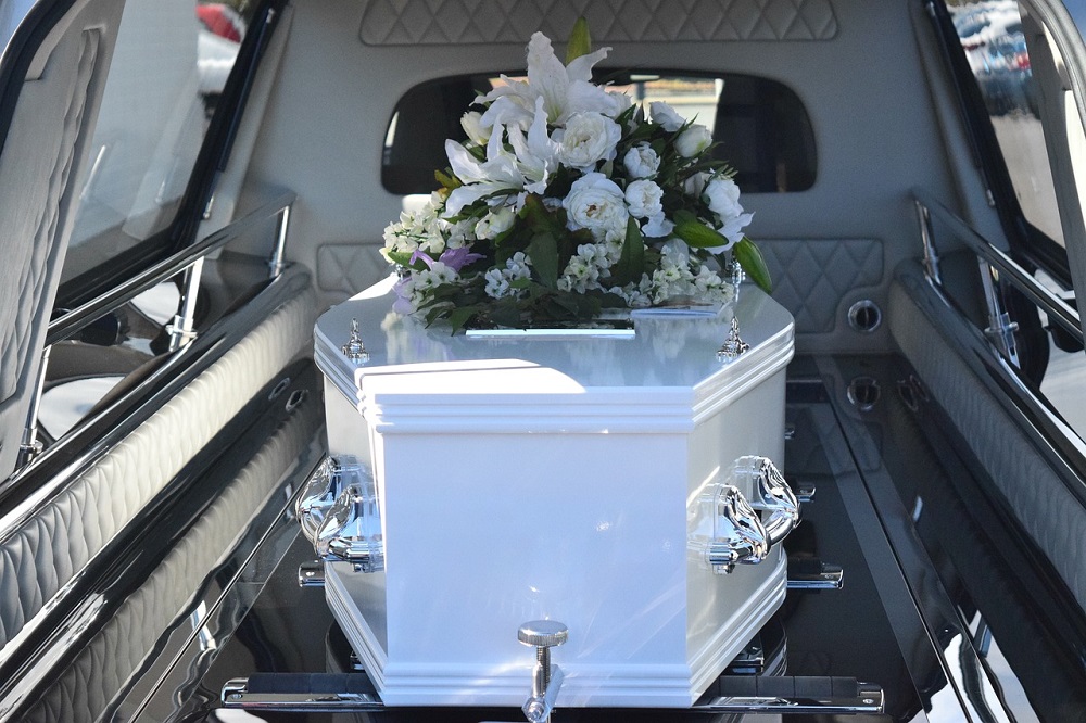 lost-someone-seek-the-help-of-a-funeral-director-to-remember-your